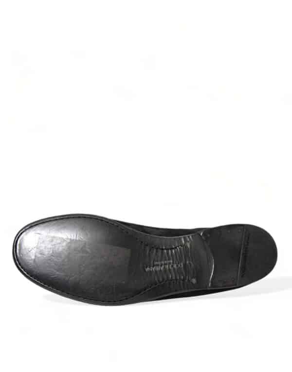Semelle noire d'une chaussure élégante.
