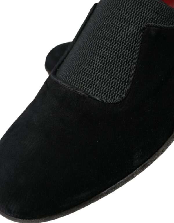 Chaussure noire en velours avec élastique