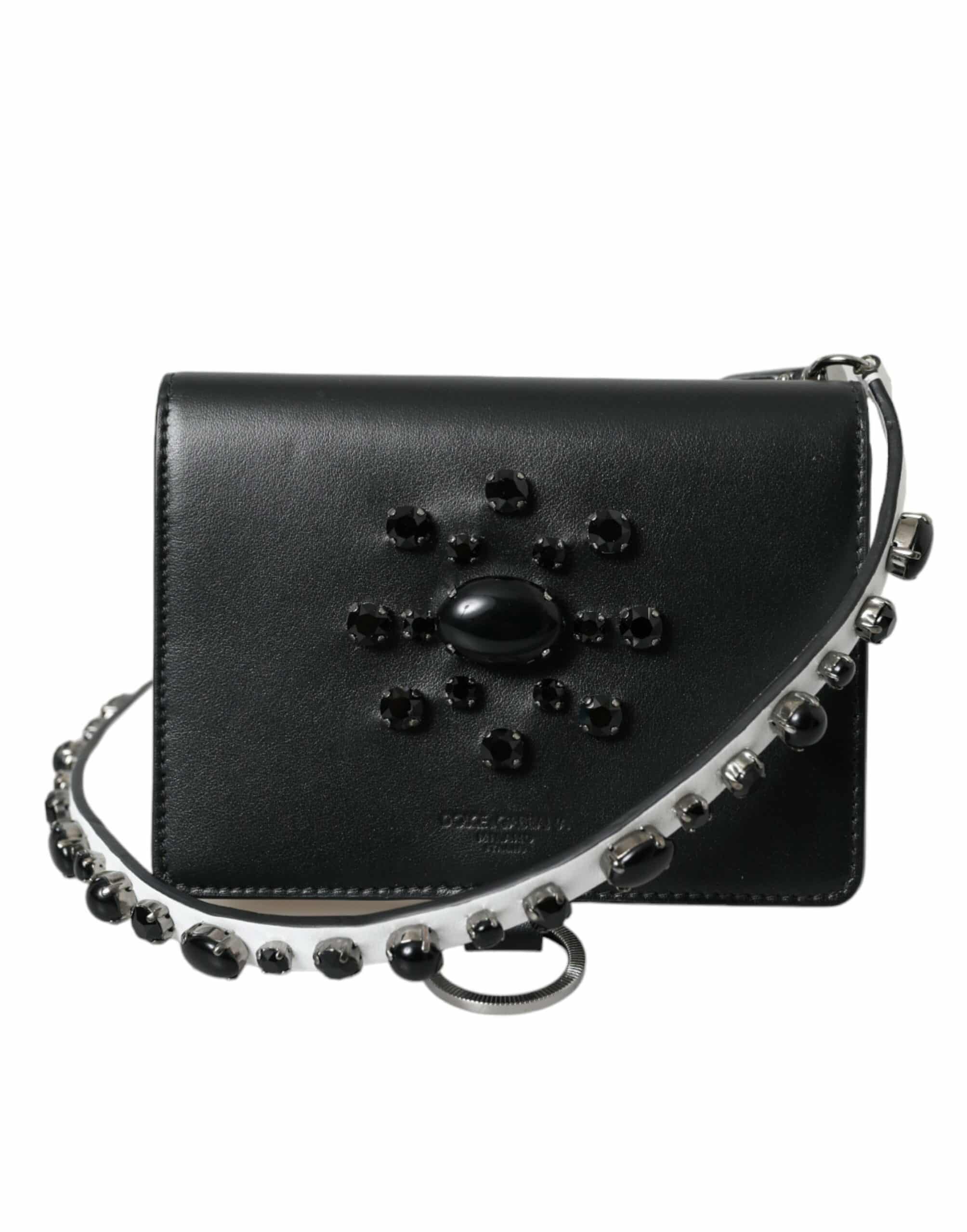 Sac noir chic avec décorations brillantes