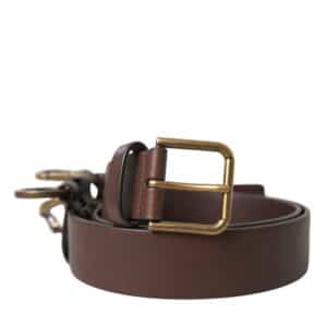 Ceinture en cuir marron avec boucle en métal.