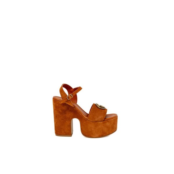 Sandale à talon en daim orange avec bride