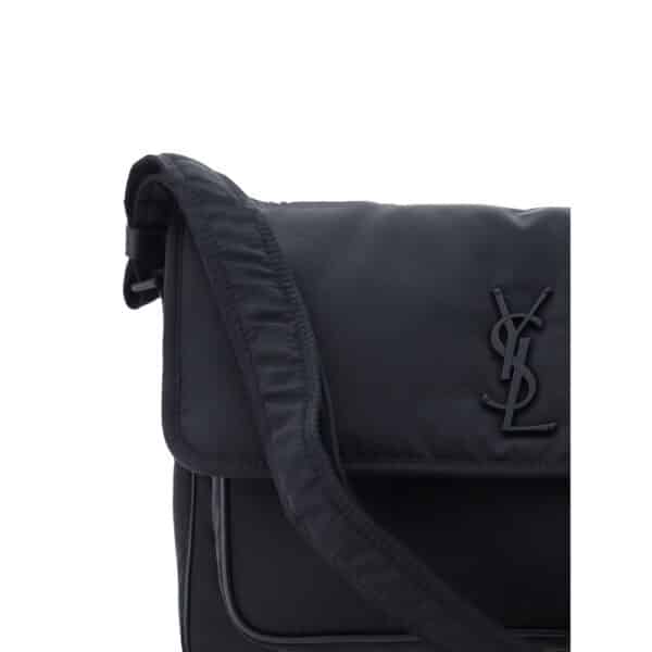 Sac à bandoulière noir avec logo YSL.