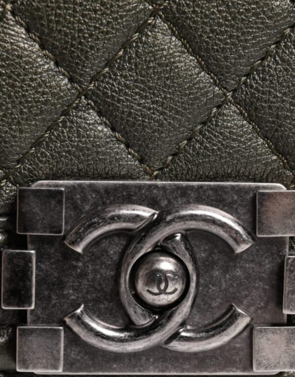 Chanel Dark Green Leather Shoulder Bag Gray Metal Purse Bag – Image 6