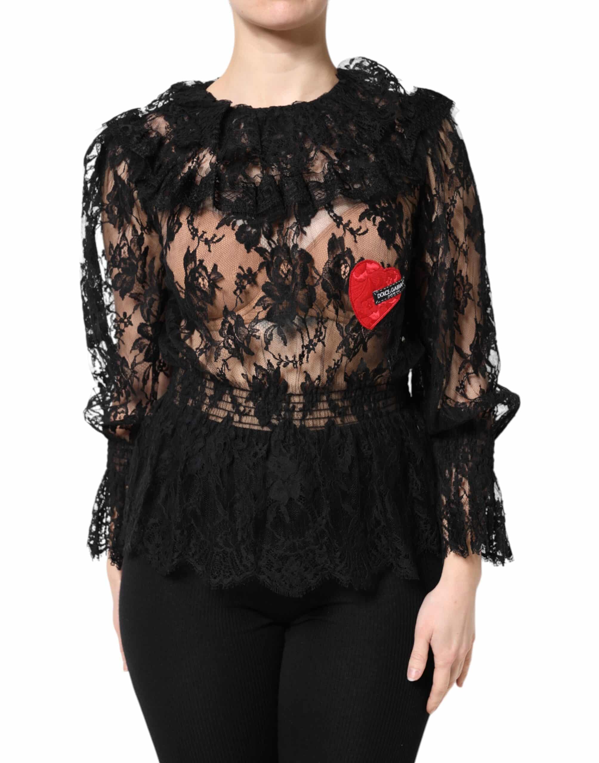 Blouse en dentelle noire à volants