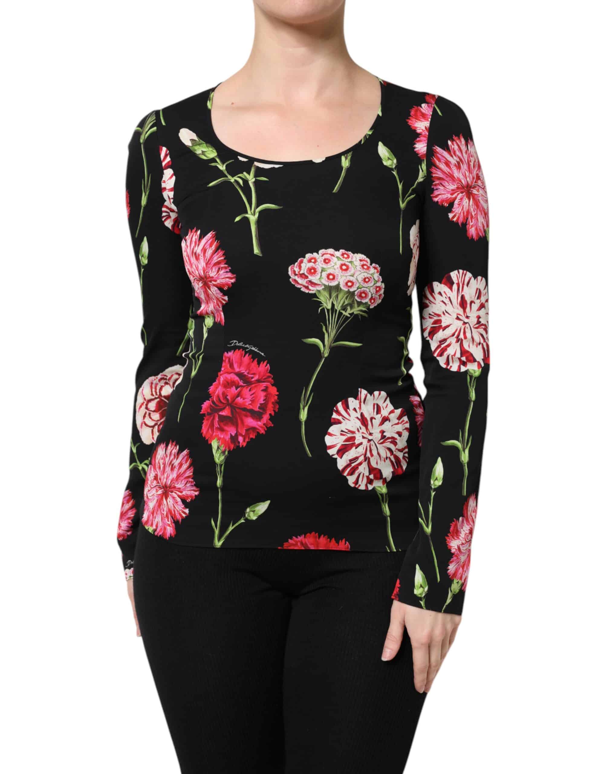 Top à manches longues à motifs floraux colorés.