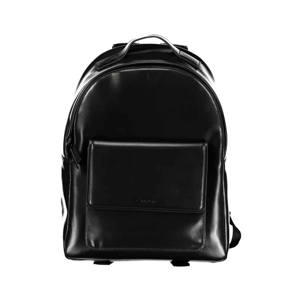 Sac à dos en cuir noir avec poche avant.