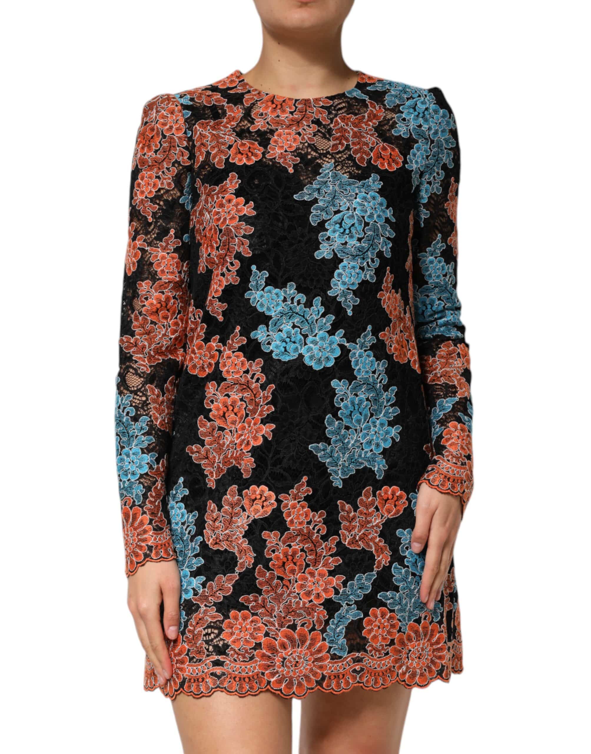 Robe en dentelle avec motifs floraux colorés