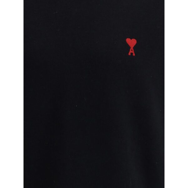 T-shirt noir avec logo cœur rouge