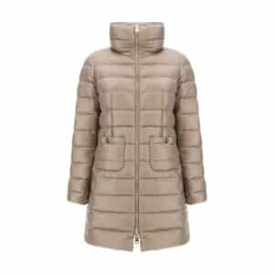 Manteau d'hiver léger et confortable, couleur beige.