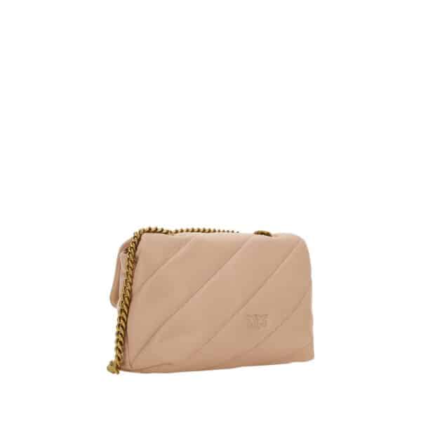 Sac à main rose avec chaîne dorée